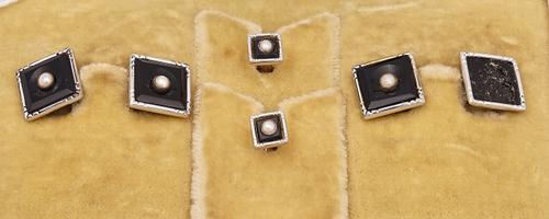 A PAIR OF WHITE GOLD, BLACK ONYX AND HALF PEARL SET CUFFLINKS AND A PAIR OF MATCHING DRESS STUDS (2)