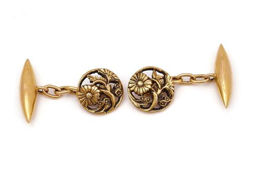 A PAIR OF GOLD CUFFLINKS
