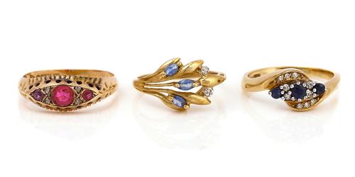 THREE 9CT GOLD AND GEM SET RINGS (3)
