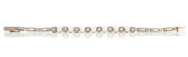 A GOLD, DIAMOND AND CULTURED PEARL BRACELET