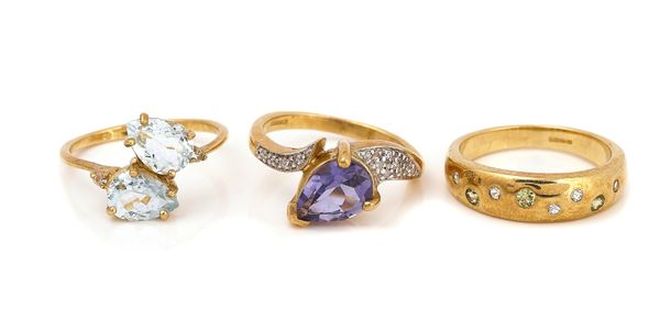 THREE GOLD AND GEMSET RINGS (3)