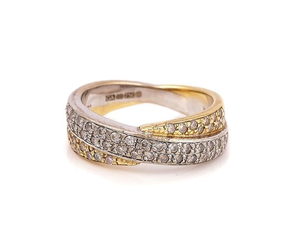 AN 18CT TWO COLOUR GOLD AND DIAMOND RING