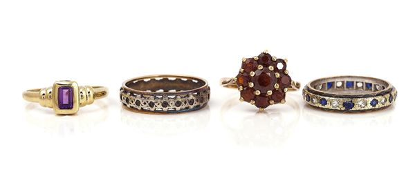 A 9CT GOLD AND GARNET CLUSTER RING AND THREE FURTHER RINGS