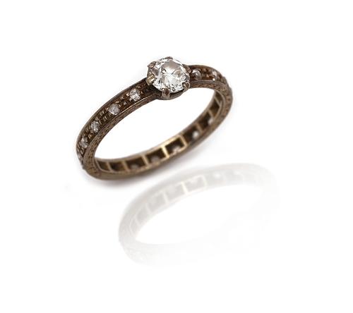 A SINGLE STONE DIAMOND RING