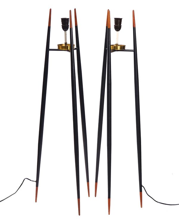 ATTRIBUTED TO SVEND AAGE HOLM SØRENSEN; A PAIR OF PAINTED METAL AND TEAK MOUNTED  FLOOR STANDING TRIPOD LIGHTS (2)