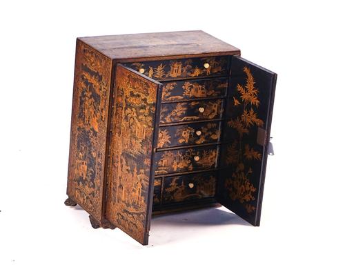 A 19TH CENTURY CHINESE-EXPORT CHINOISERIE DECORATED TABLE CABINET