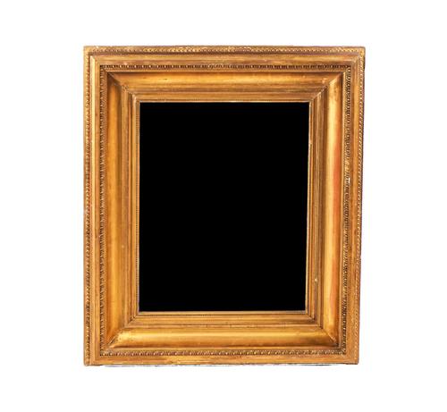 A RECTANGULAR GILT FRAMED MIRROR