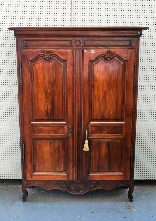 A LATE 18TH/EARLY 19TH CENTURY FRENCH WALNUT ARMOIRE