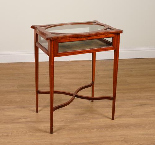AN EDWARDIAN INLAID SATINWOOD BIJOUTERIE TABLE