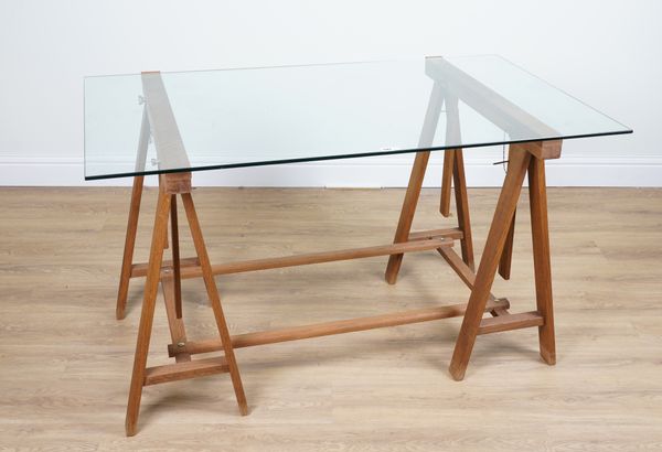 A CONTEMPORARY GLASS TOP TABLE