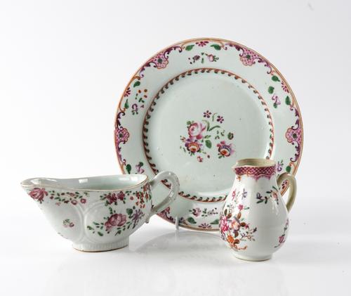THREE ITEMS OF CHINESE FAMILLE-ROSE EXPORT PORCELAIN (3)