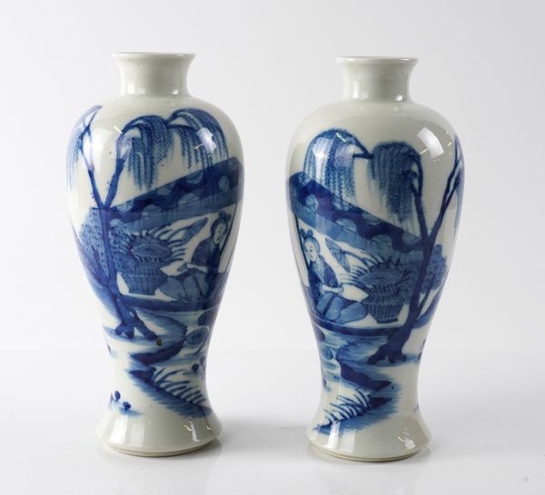 A PAIR OF CHINESE BLUE AND WHITE SLENDER BALUSTER VASES (2)