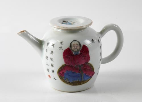 A CHINESE FAMILLE-ROSE `WU SHUANG PU' SMALL TEAPOT AND A COVER (2)