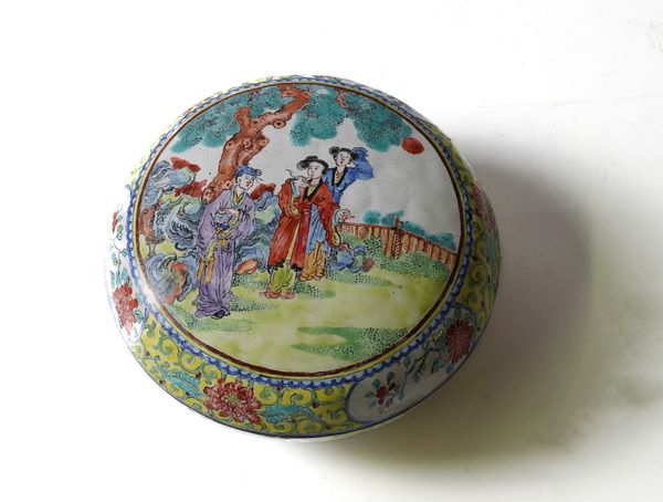 A SMALL CANTON ENAMEL YELLOW-GROUND CIRCULAR BOX AND COVER (2)