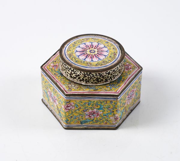 A CANTON ENAMEL YELLOW-GROUND HEXAGONAL INKWELL, COVER AND LINER