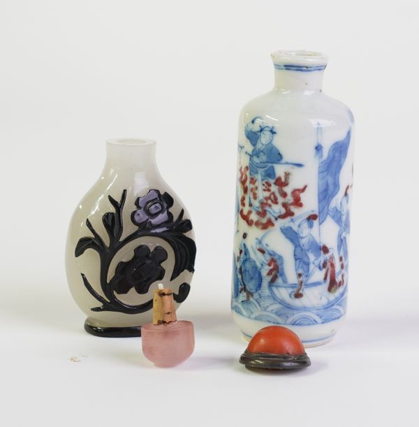 TWO CHINESE SNUFF BOTTLES