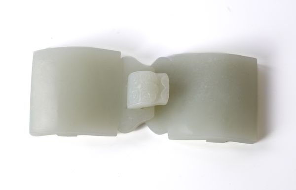 A CHINESE JADE BELT BUCKLE