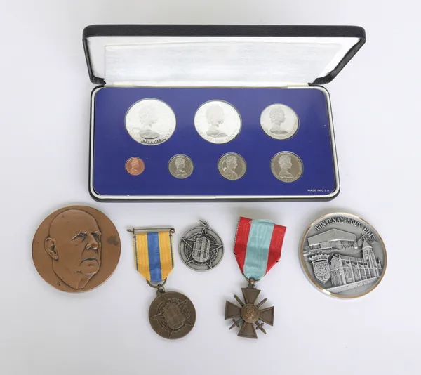 A COLLECTION OF FRENCH MEDALS, MEDALLIONS AND PAPERWORK (QTY)