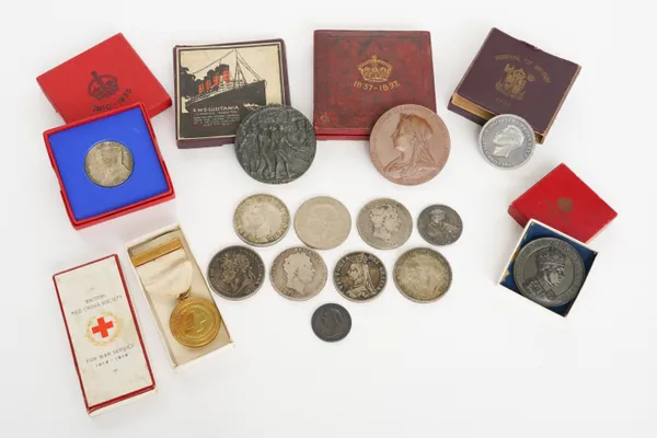 A GROUP OF BRITISH COINS AND MEDALLIONS (16)