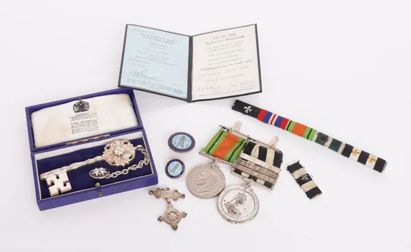 A COLLECTION OF MEDALS, AWARDS AND FURTHER ITEMS (QTY)