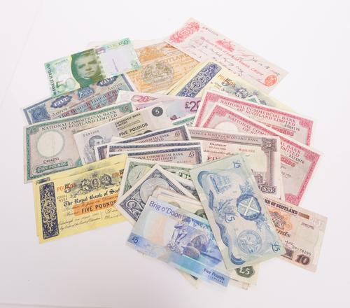 A COLLECTION OF SCOTTISH BANKNOTES