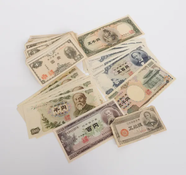 A QUANTITY OF NEW AND USED JAPANESE BANKNOTES (QTY)