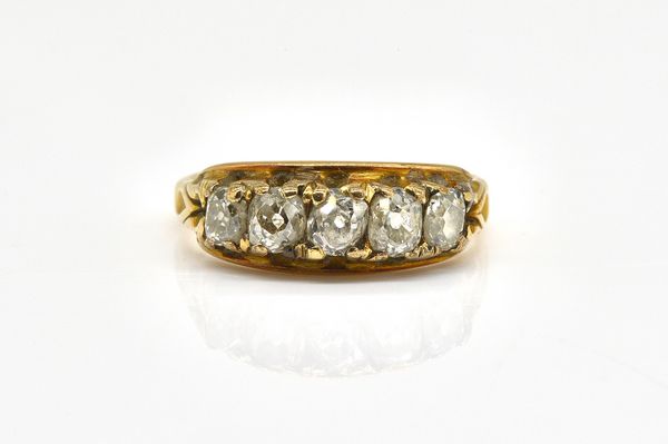 A GOLD AND DIAMOND SET FIVE STONE RING