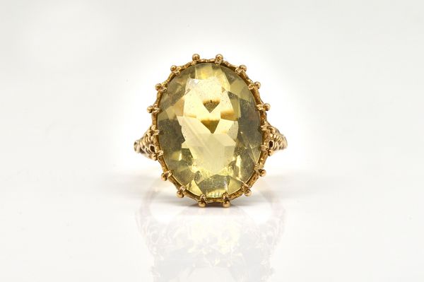 A 9CT GOLD AND CITRINE SINGLE STONE RING