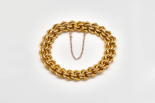 A GOLD FANCY LINK BRACELET