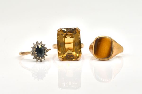 A GOLD AND CITRINE SINGLE STONE RING AND TWO FURTHER RINGS (3)