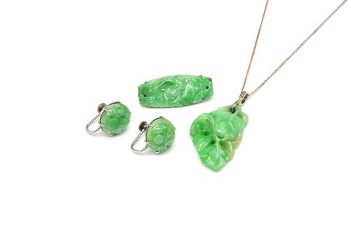 THREE ITEMS OF JADE JEWELLERY (3)