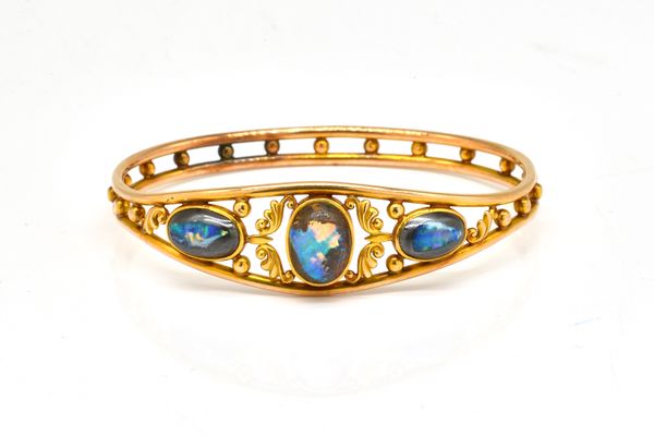 A GOLD AND OPAL BANGLE