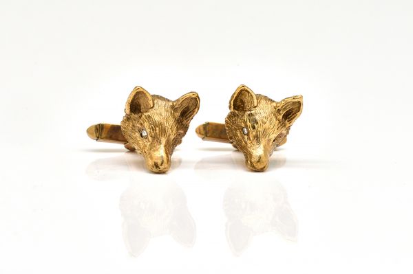 A PAIR OF GOLD AND DIAMOND CUFFLINKS