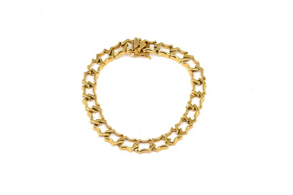 A GOLD BRACELET