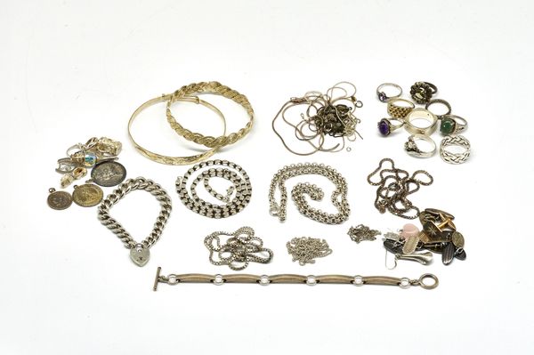 A GROUP OF MOSTLY SILVER JEWELLERY (QTY)