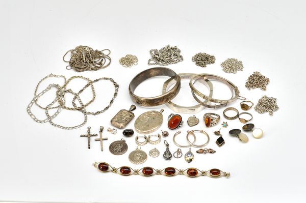 A GROUP OF MOSTLY SILVER JEWELLERY (47)