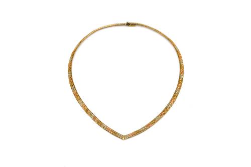 A 9CT THREE COLOUR GOLD COLLAR NECKLACE