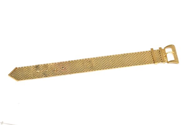 A 9CT GOLD BRACELET