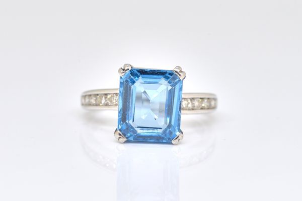 A SYNTHETIC BLUE SPINEL AND DIAMOND RING