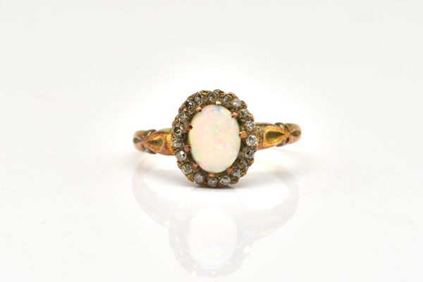 A GOLD, OPAL AND DIAMOND CLUSTER RING