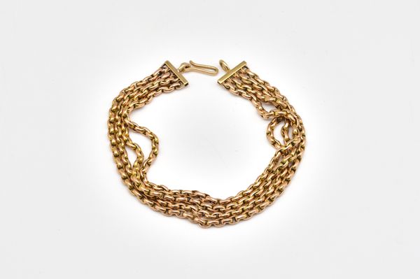 A GOLD BRACELET