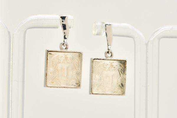 A PAIR OF SILVER MOUNTED LALIQUE GLASS 'ARETHUSE' EARRINGS