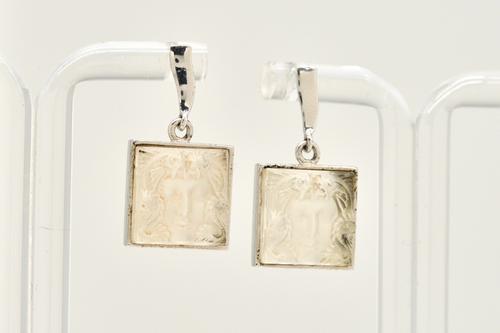 A PAIR OF SILVER MOUNTED LALIQUE GLASS 'ARETHUSE' EARRINGS