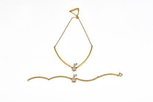 A TWO COLOUR GOLD AND DIAMOND NECKLACE AND A MATCHING BRACELET (2)