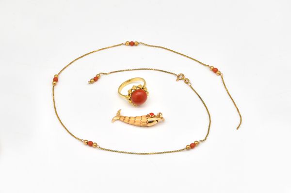 THREE ITEMS OF GOLD AND CORAL JEWELLERY (3)