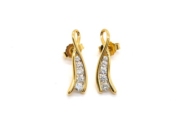 A PAIR OF MODERN DIAMOND EARRINGS