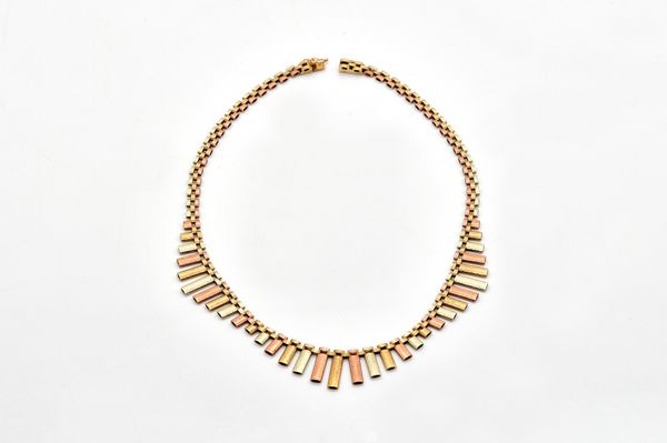 A 9CT GOLD TRI-COLOUR FRINGE NECKLACE