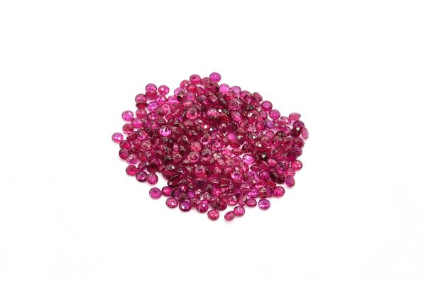 A QUANTITY OF LOOSE FACETED ROUND RUBIES 2MM