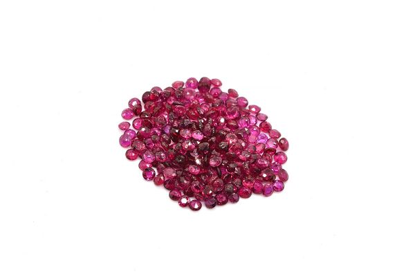 A QUANTITY OF LOOSE FACETED ROUND RUBIES 2.25MM