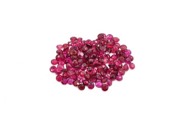 A QUANTITY OF LOOSE FACETED ROUND RUBIES 2.75MM